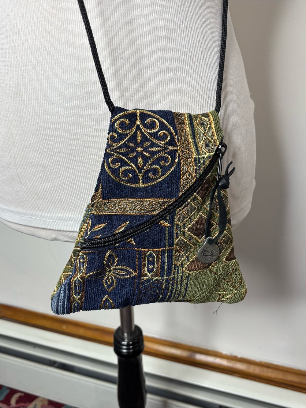 ERDA Triangular Floral Tapestry Crossbody Bag Small Pouch 7”x 7” - Picture 7 of 9